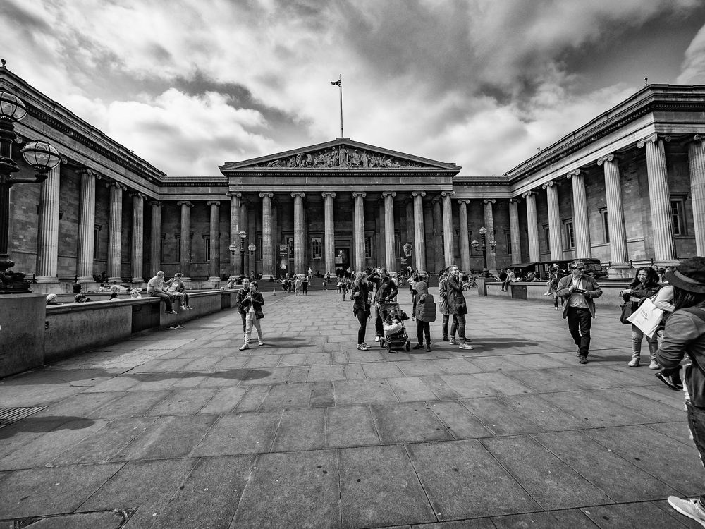  In the street, the remarkable M.Zuiko 7-14mm zoom comes into its own. Here it performs at the British Museum at its widest 7mm, equivalent to 14mm full-frame. The darling of the estate agent, this little lens can make even the British Museum look bigger and more imposing than it is. It