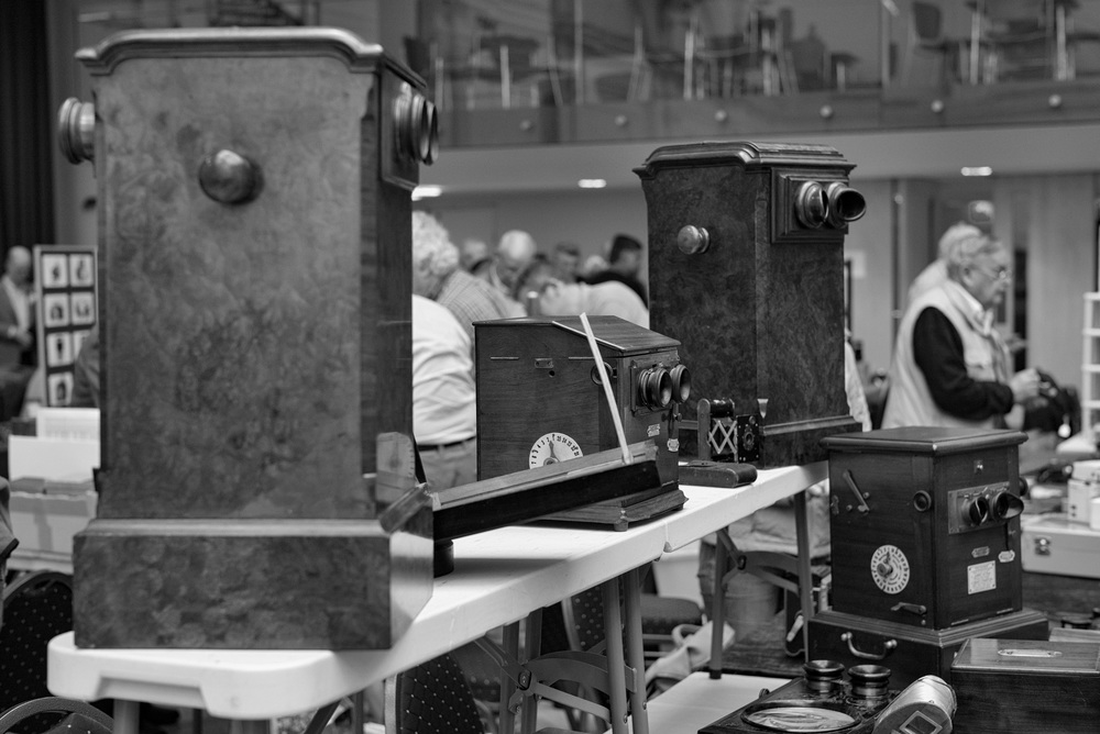 Towers of photographic history, resplendent in their solitude (above, Leica M-D) and keeping several stereoscopic eyes on an admirer (below, Olympus PEN-F and Zuiko 17mm f/1.8)