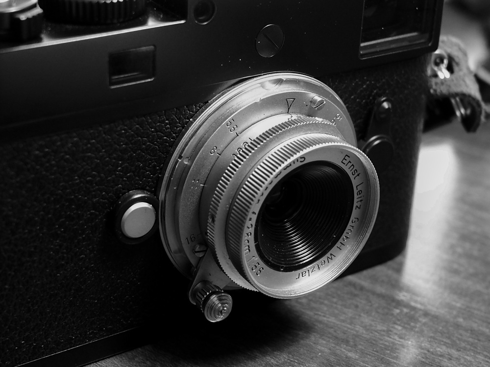 The 2.8cm f/5.6 Summaron is a tiny lens, a true vintage pancake, that stands just 2cm proud of the camera body and is likely to be ideal for street photography