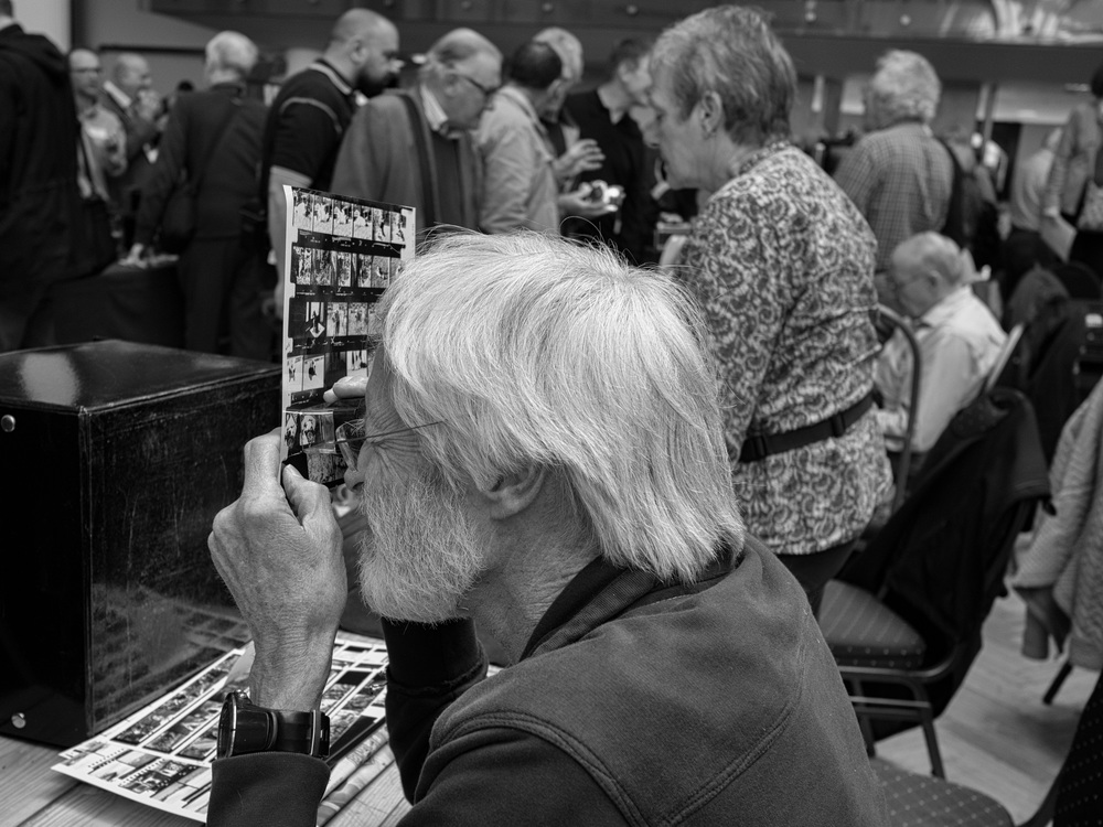 Checking the contacts in the Lightroom of yesteryear (Olympus PEN-F)