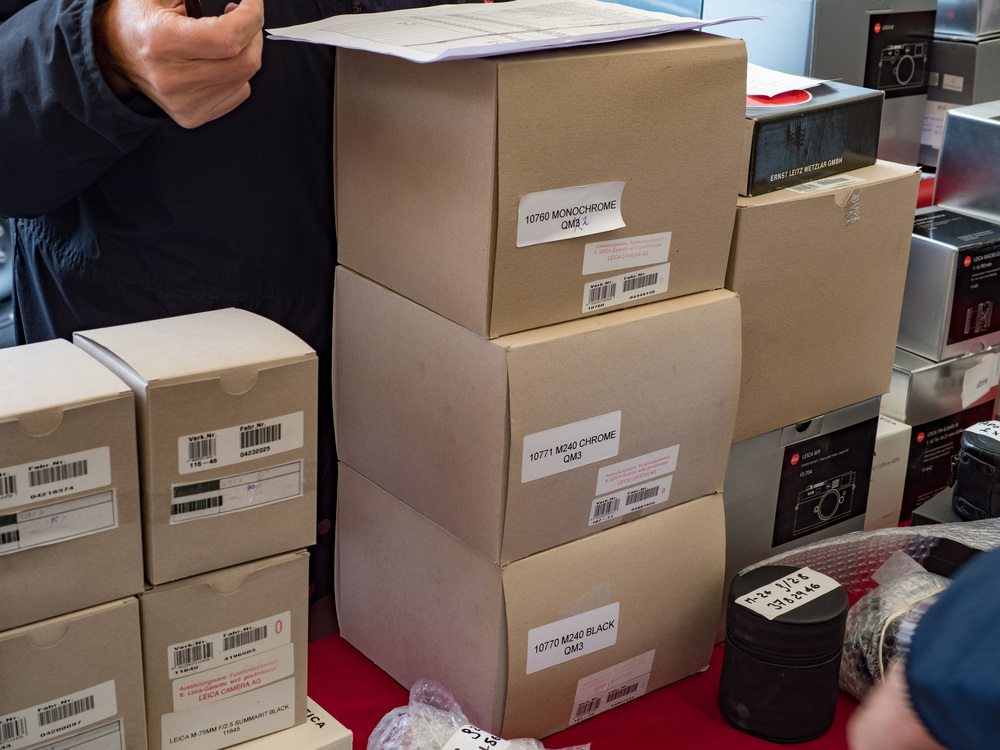 Ex-demonstration cameras and lenses with full Leica warranty available at bargain prices at Photo Gallerie