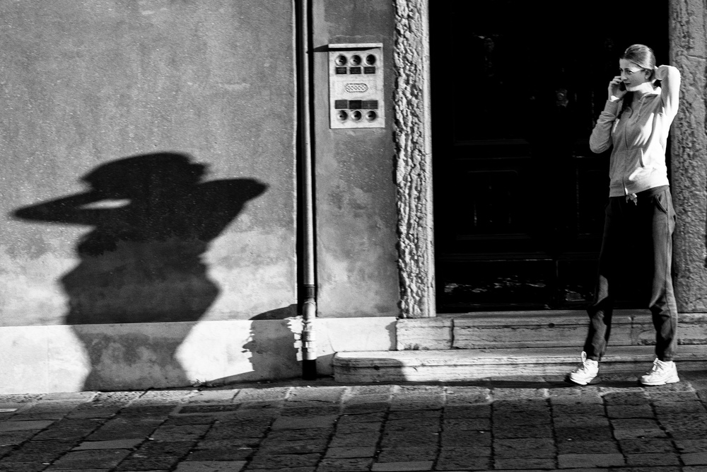 Talking on the Telefonino (Venice) Leica SL with 24-90 Vario Elmarit SL Asph.