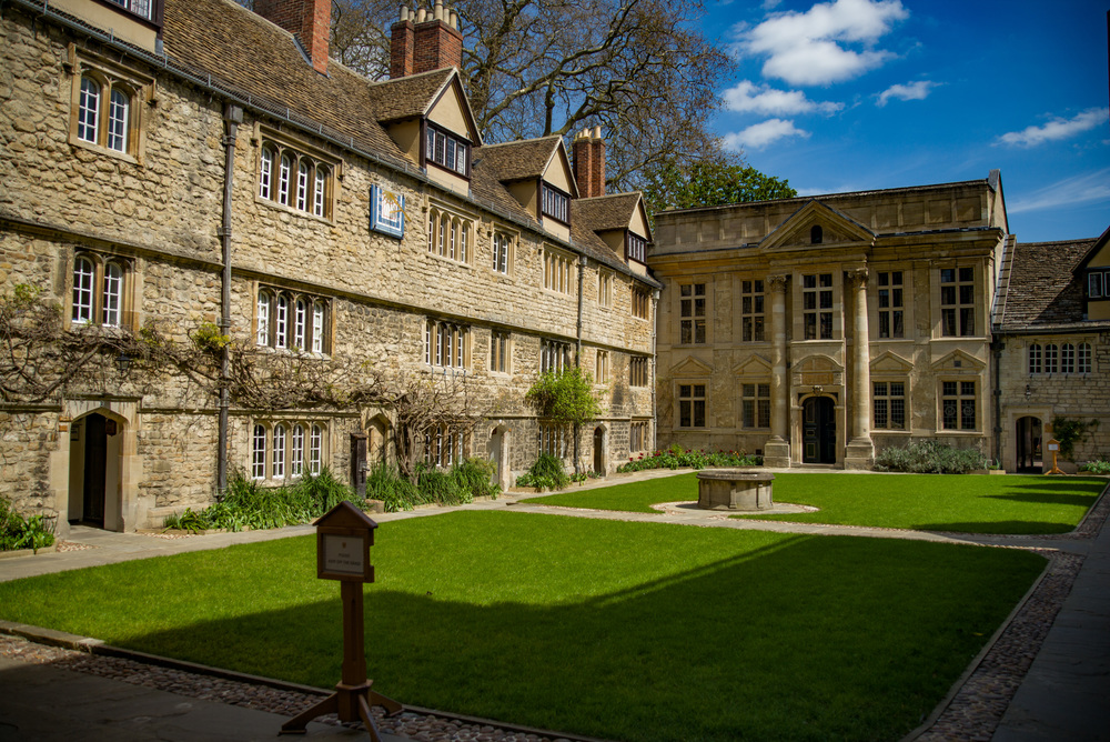50mm Apo-Summicron-M, an Oxford courtyard