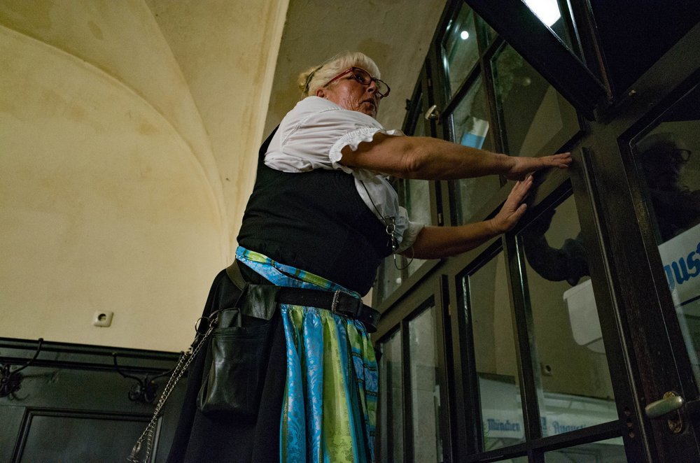 Closing time and Petra shows her versatility as she wrestles with the windows, at ISO 4000