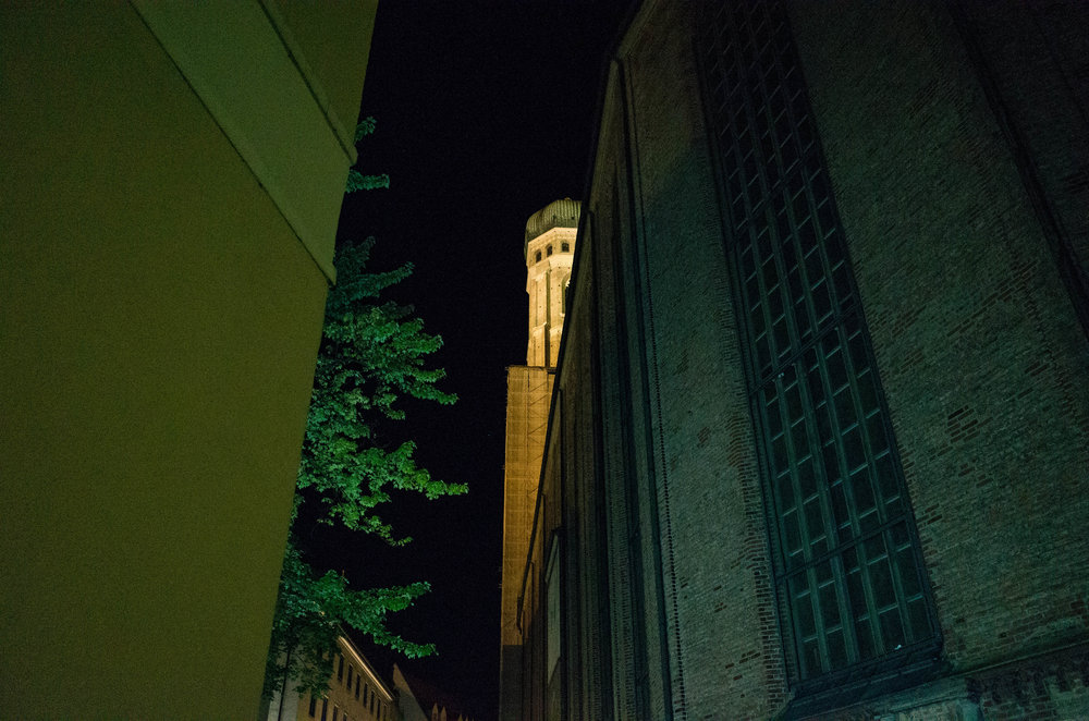 A sneaky glimpse of the Peterskirche at ISO 8000