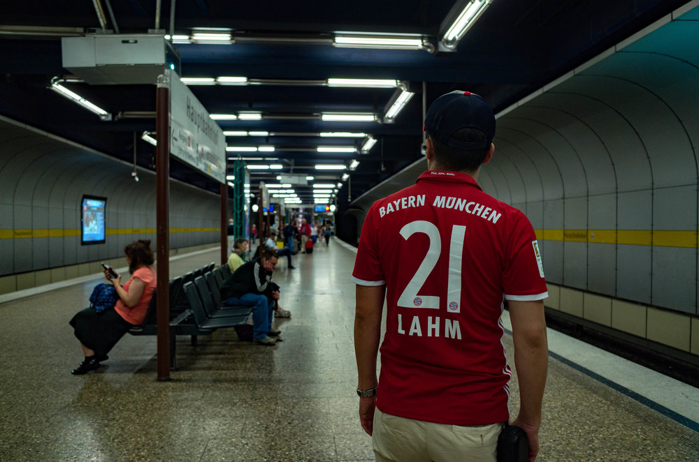 Football fan at Hauptbahnhof, snapped at a mere ISO 1100