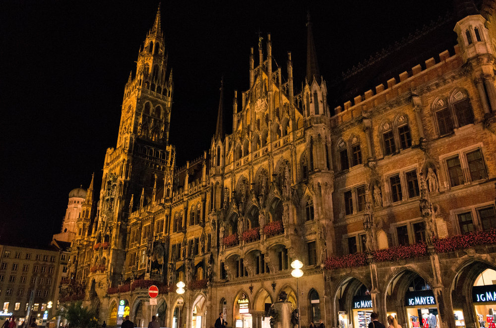 Neues Rathaus , Marienplatz late at night, ISO 8000. Wonder what the altes Rathaus was like?