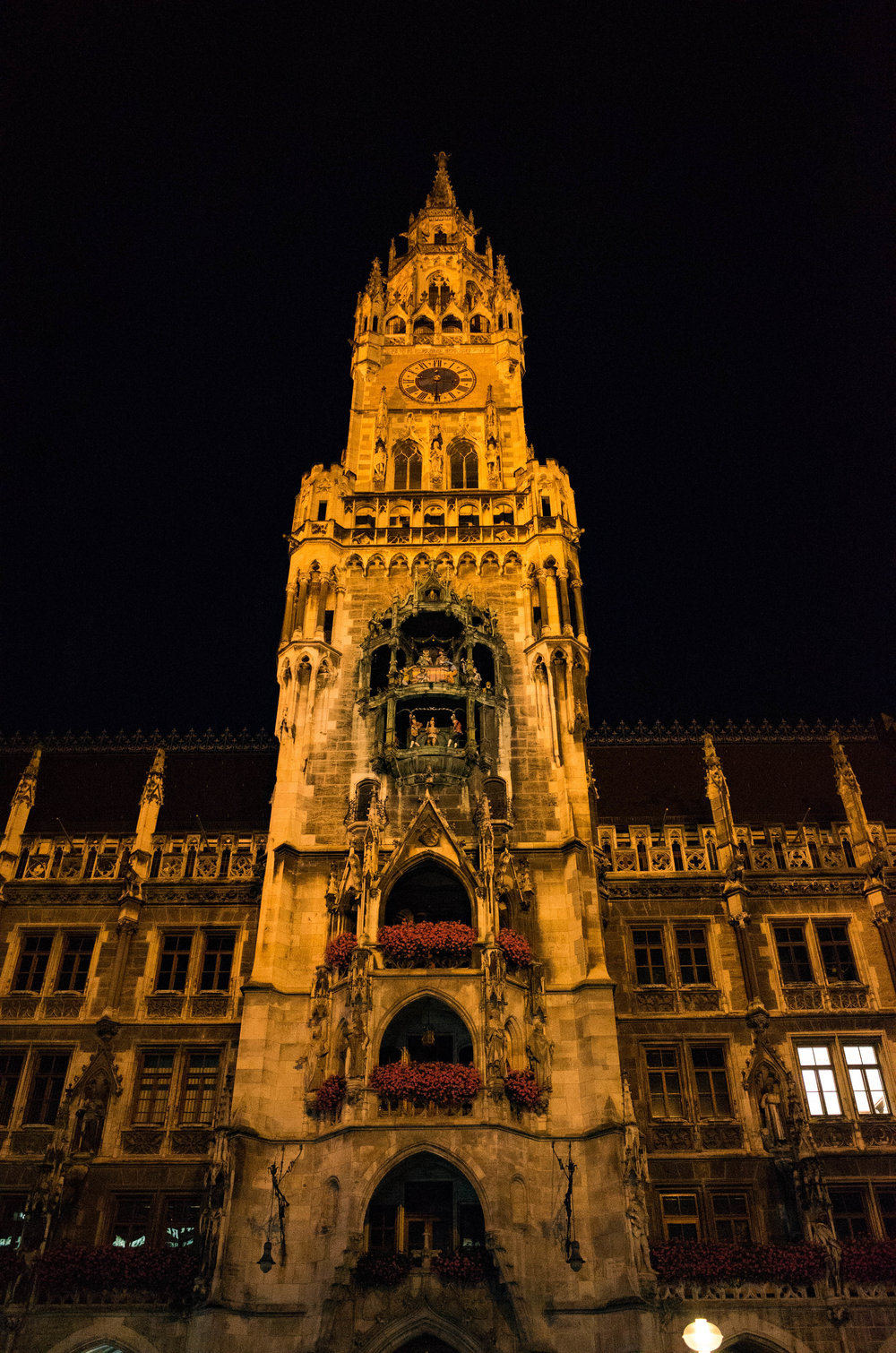 Rathaus Glockenspiel, Marienplatz at ISO 5000. Spieling since 1908.