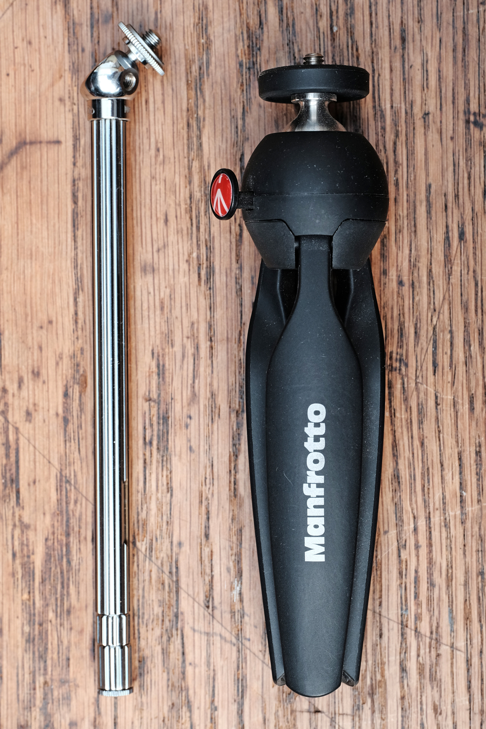 Beanpole Minox in a losing duet with the buxom prima donna from Italy