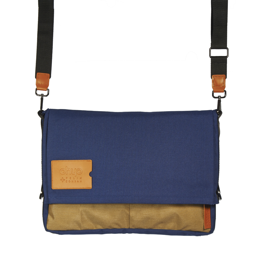 Ohyo bag, blue, in messenger configuration