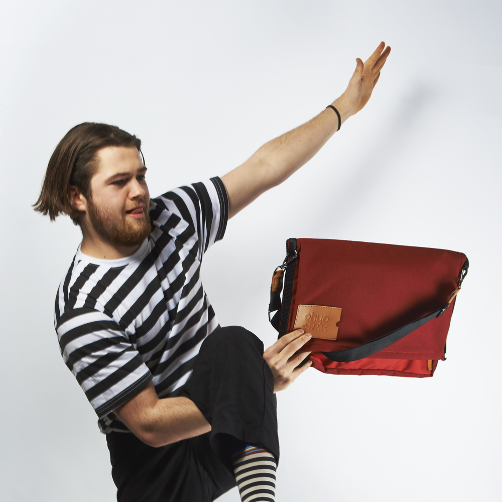 Ohyo bag, red, in messenger configuration. Gymnast not included