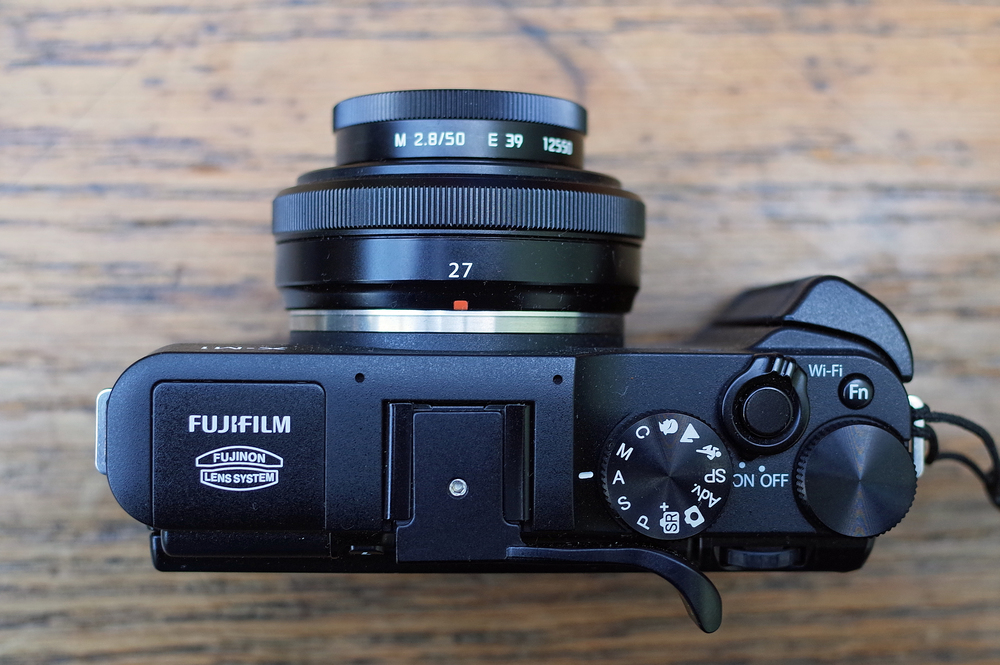 Fuji X-M1 with 27mm pancake and Leica hood