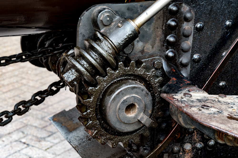 Which is more than you can say for the greasy manual steering, definitely not for the racing driver. No power assistance here.