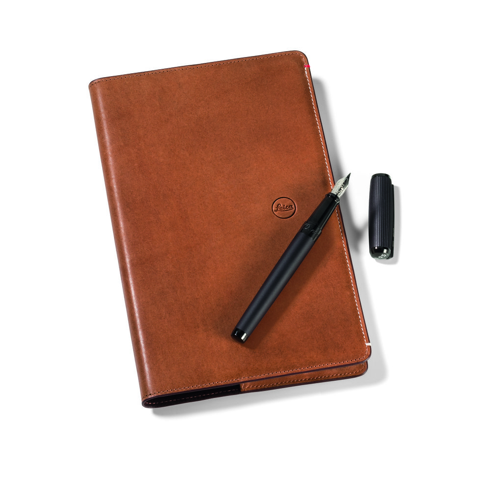 Dear Father Christmas: Hmm, I rather fancy that fountain pen. It is the S.T.Dupont 0.95 pen sold by Leica as part of the 0.95 Noctilux collection. Only £640, I
