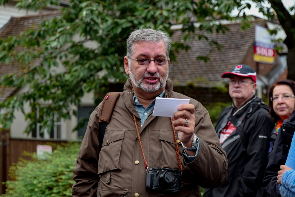 Chairman Palmer reads out the rules, audience attentive (Leica SL)