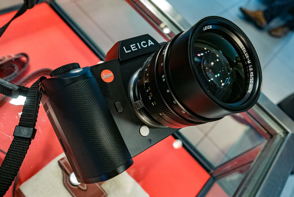  In some cases the SL does a better job with M lenses than the M. This is particularly so with the 50mm f/0.95 Noctilux which is much easier to focus accurately at wide apertures when mounted on the SL. 