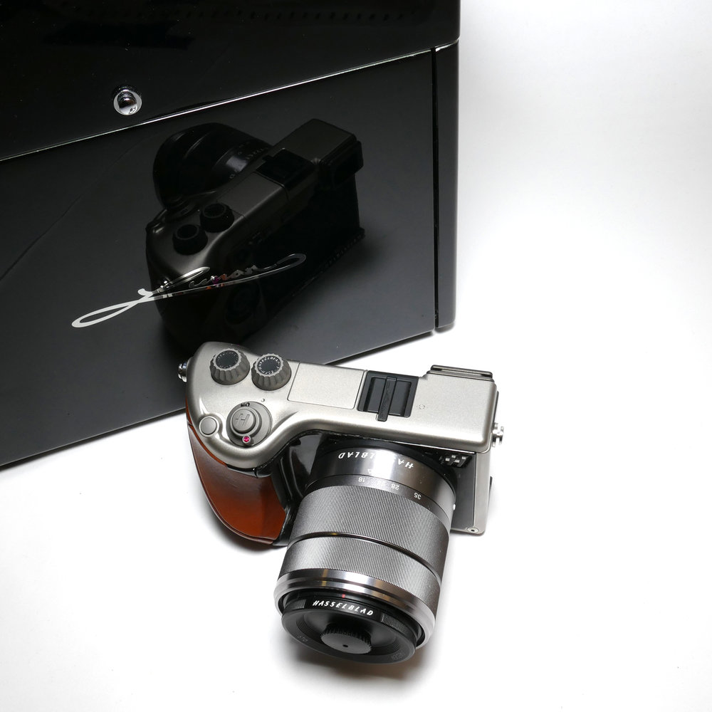 Get a load of that reflection and the silver inlay. Attention focuses again on the box.