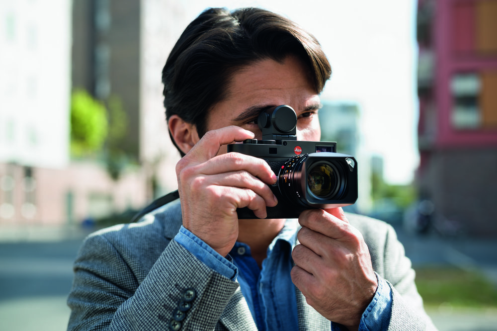 The Visoflex viewfinder, as seen previously on the TL, is now an M10 accessory