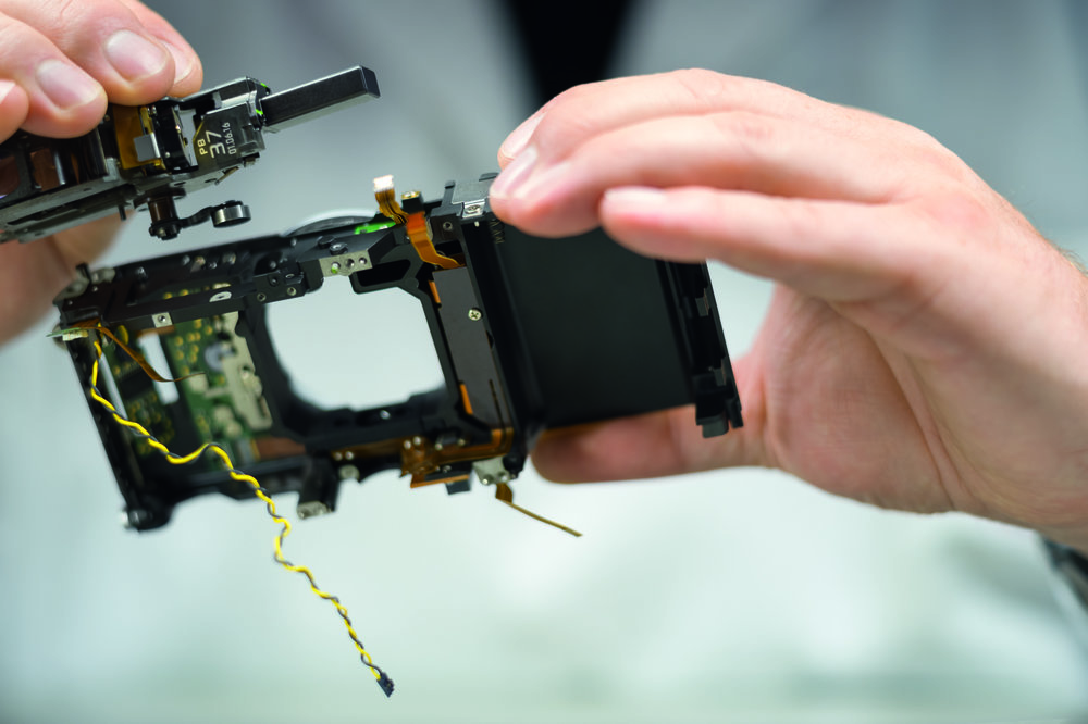 Installing the rangefinder assembly in the main body