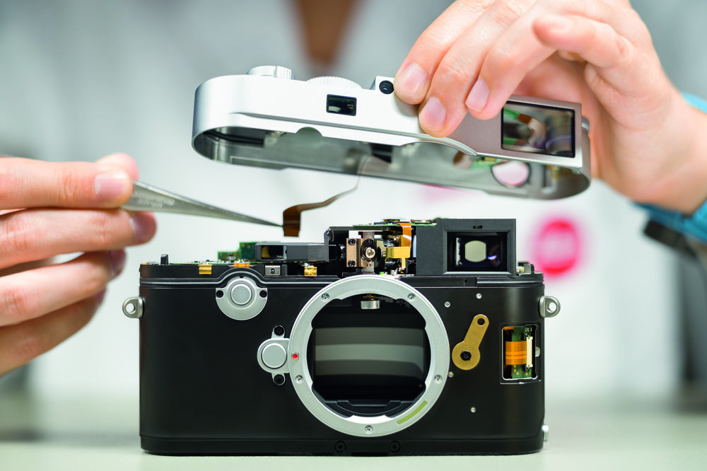 Before installing the top plate, the connectors are closed