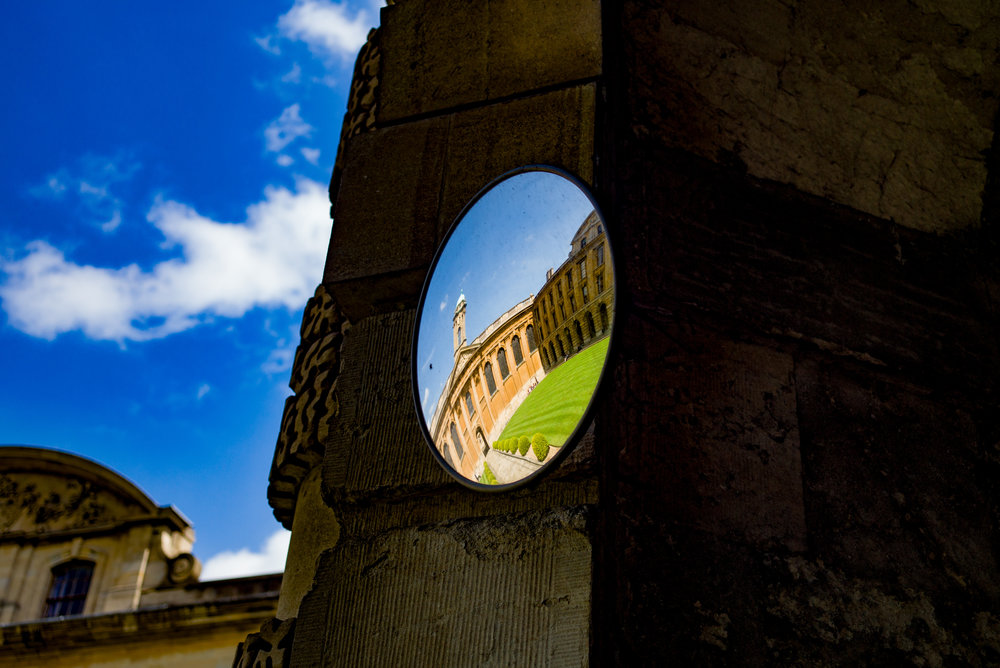 The same subject seen through the mirror at Queen