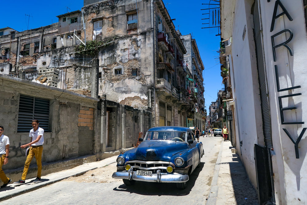The 24mm wide-angle end of the Canon G7X zoom captures the real Cuba (Photo Samon Takagi)