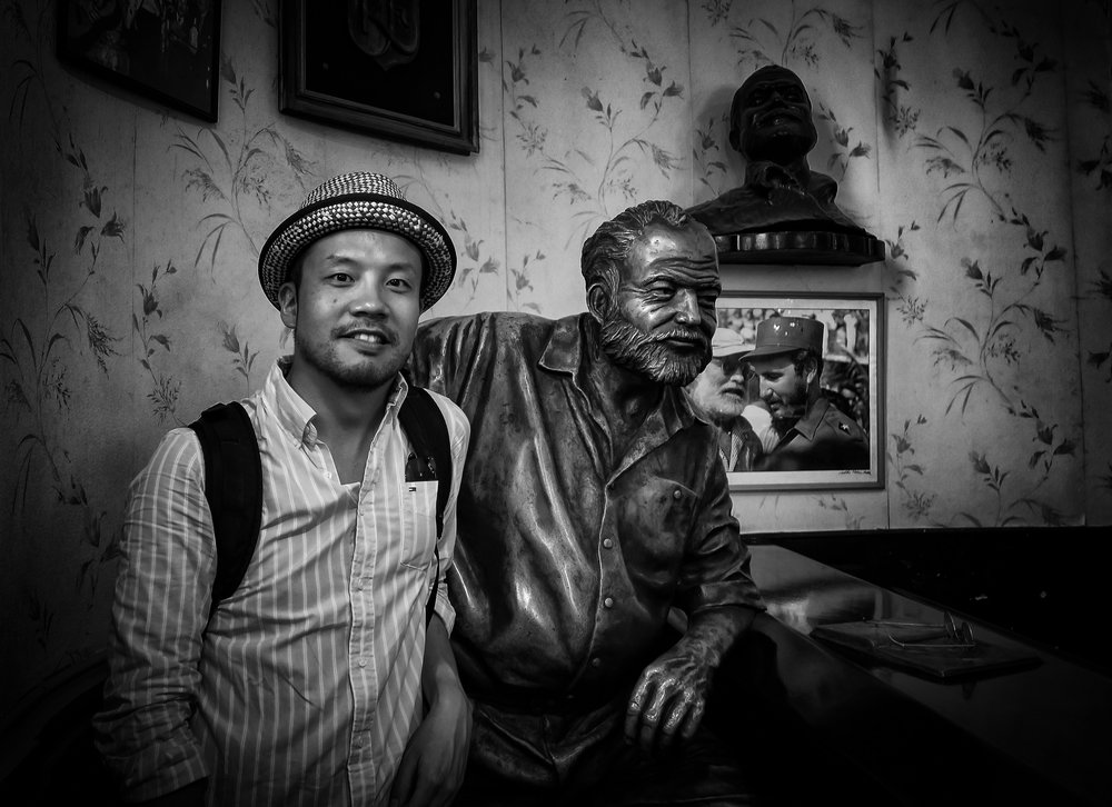 Samon, meet Hemingway; Hemingway, meet Fidel: Through the lens of the little Canon G7X (Photo Samon Takagi, vignette added)