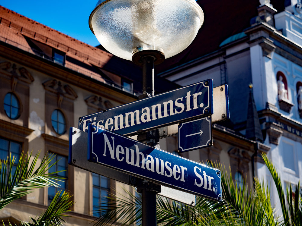 Modern high-performance zooms are pointing the way to a lighter travel kit: Here the Olympus 12-40 Pro zoom and the Olympus PEN-F is out and about in the centre of Munich.
