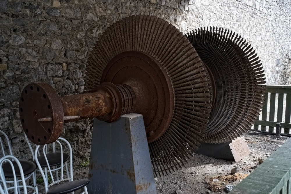 Old steam turbine at Birr Castle in 2015 by William Fagan