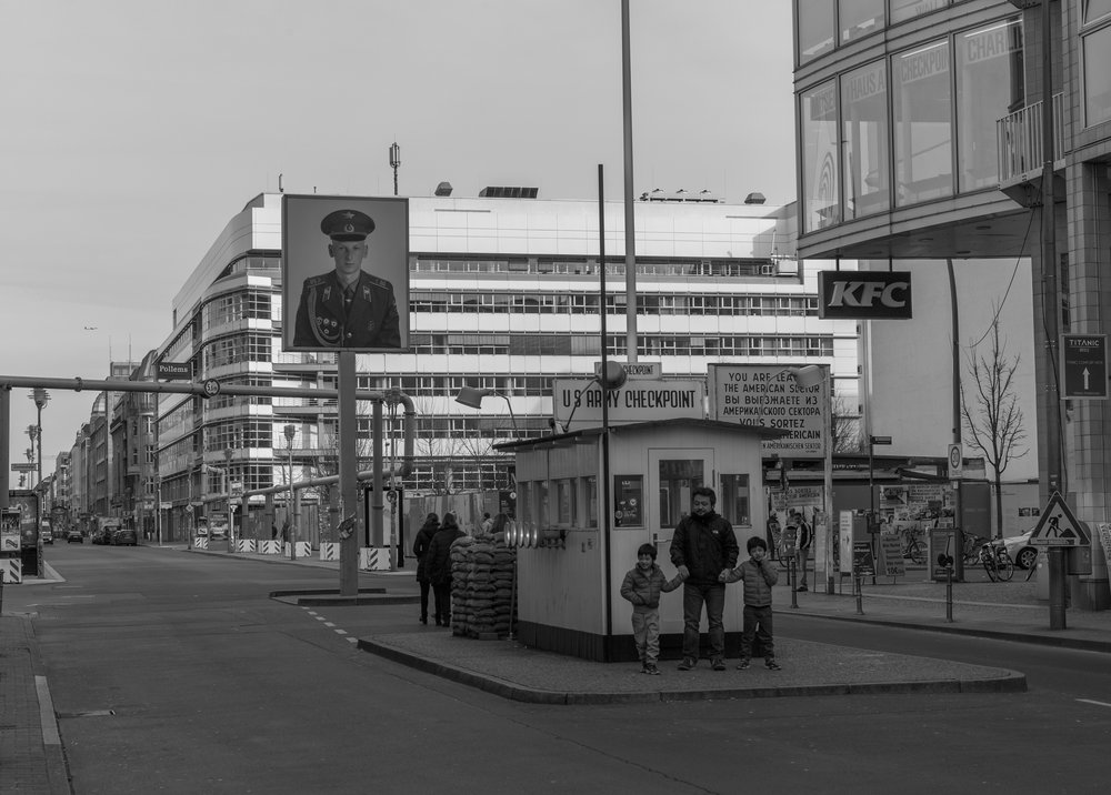 Checkpoint Charlie pastiche 2017: This badly executed tourist