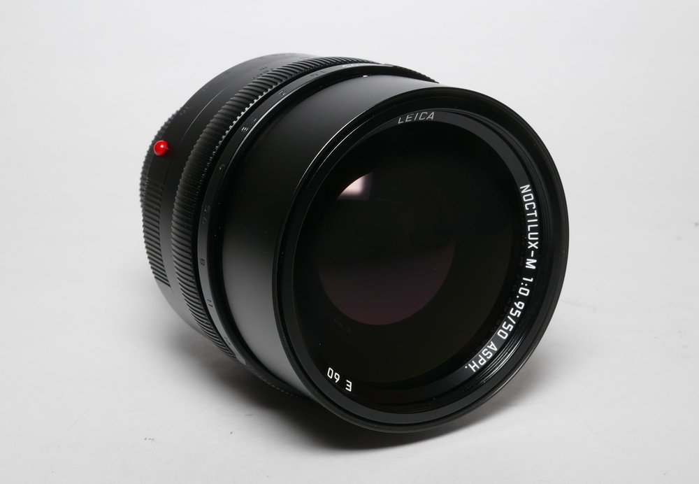 Caveat Emptor: If you are offered a new 0.95 Edition Noctilux, be sure to weigh it carefully and take a picture or two. It could just be this attrape model which was included in all 0.95 Edition sets. Would look good on the mantlepiece in any event.