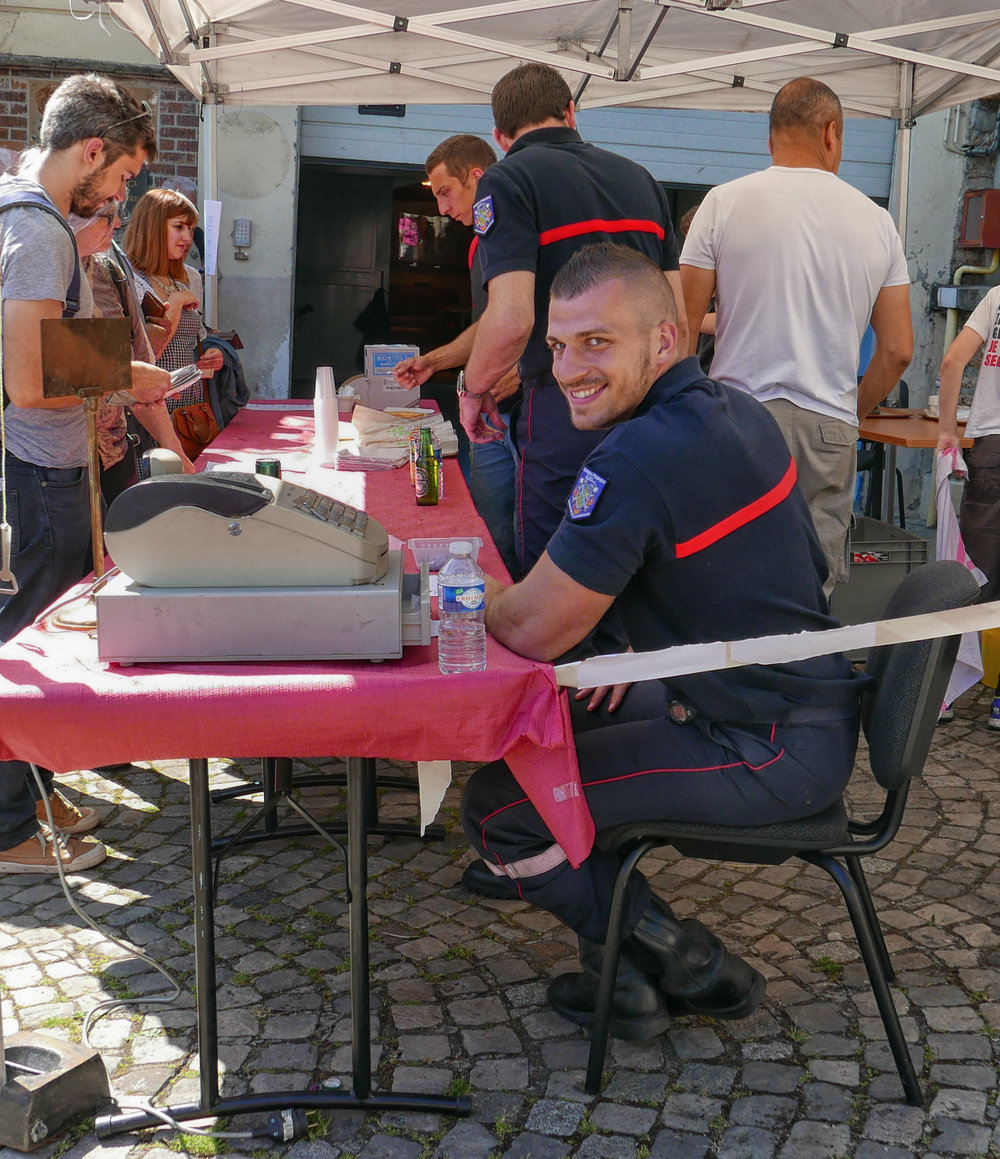 The whole town of Bièvres enters into the spirit of the photo fair. Even the pompiers get in on the act, manning the burger bar in the fire station forecourt. In 2017 the fair takes place over the weekend of June 3 and 4