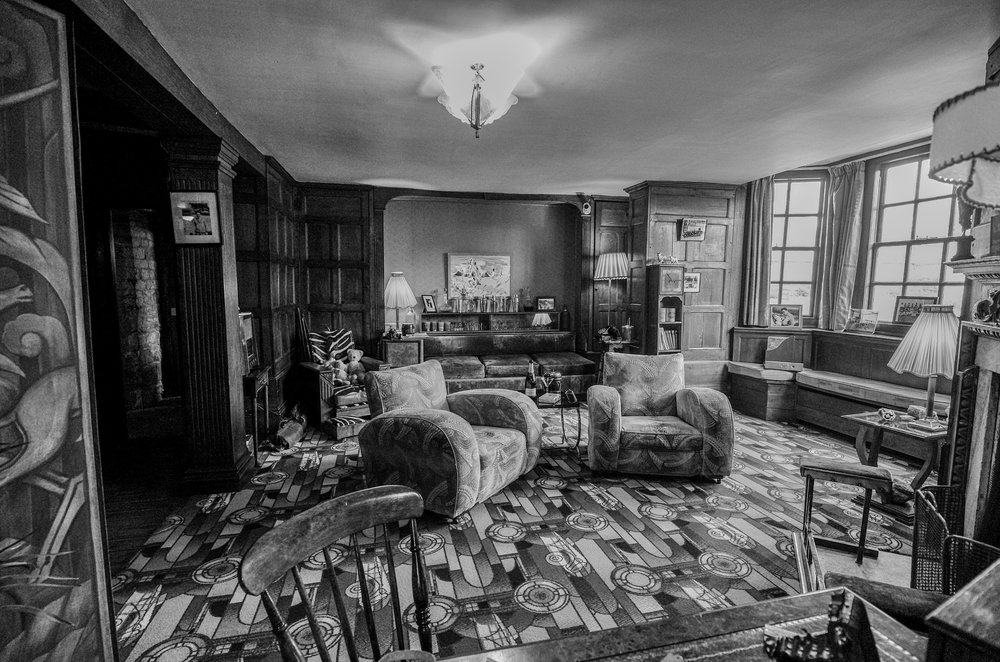 1930s style at Avebury Manor, 11mm, f/3.5 — again the 11-23 is great for indoor shots