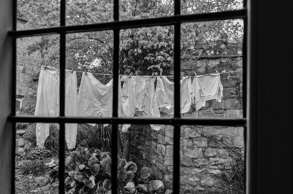 Bloomers and other unmentionables on the line at Avebury Manor, 23mm f/4.5