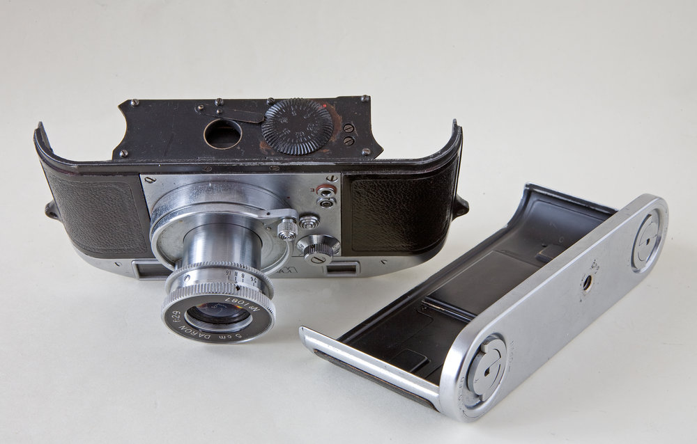   A closer view of the Witness with back removed. The dial on the bottom of the camera body offers adjustment of the delay between firing the shutter and the firing of the flash. It could be moved between zero and 30 milliseconds  
