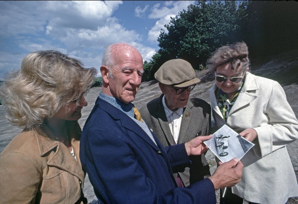   Pre-War Bentley racer, Dudley Froy (centre left) with Bob Dicker and their respective daughters. It