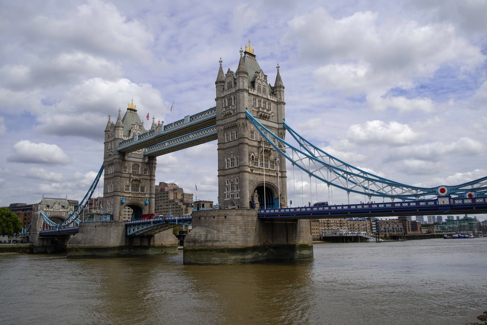Tower Bridge through the 18-56mm Vario-Elmar-TL at its widest 18mm, f/4 and 1/1000s
