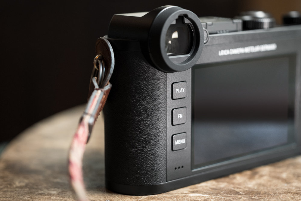 The three-button trick. Image Leica Camera AG