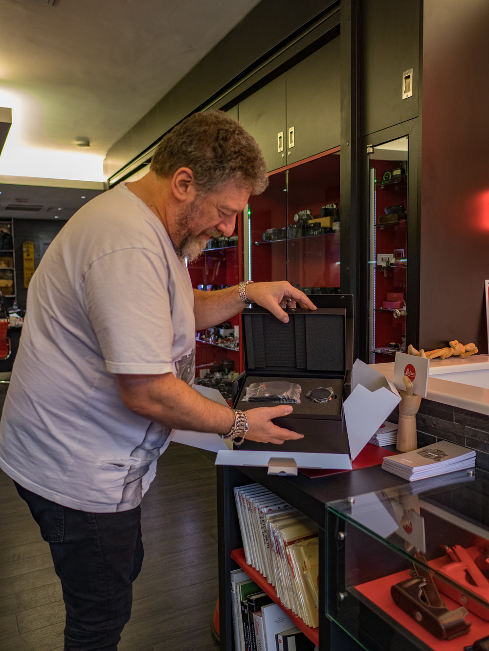 Ivor Cooper opens a CL kit box for the first time. Cl and lens are encased in a massive box of luxury pretensions. This was number one on the order list when the camera was released for sale earlier this morning