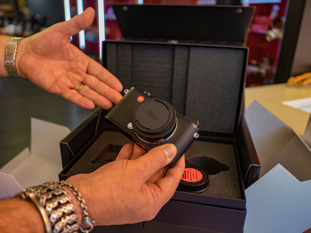 The CL is a very pretty camera, especially with the new 18mm Elmarit mounted