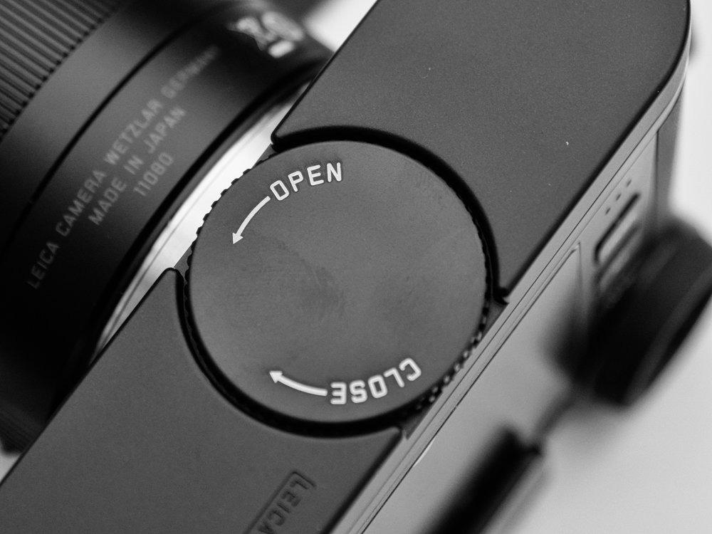   Leica has chosen a large chunky thumscrew which makes it easy to remove the grip in order to access the battery or SD card. Screw fittings requiring a coin to operate are a definite pain in the bottom plate. I