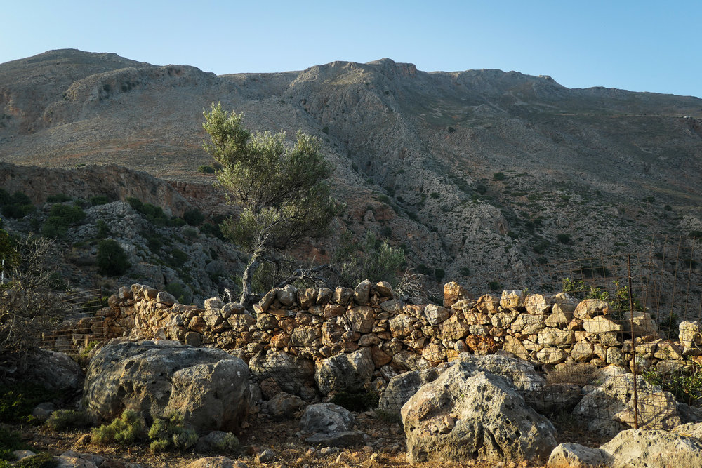   Between Loutro and Finnix (ISO 125 1/400th f3.5 29mm Leica C-Lux)  