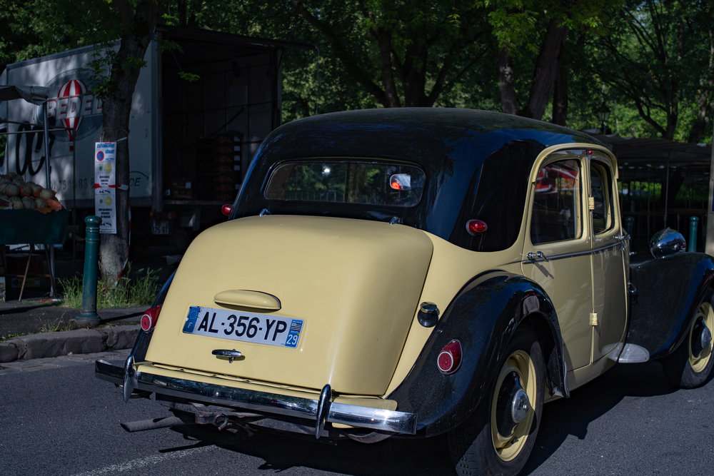 An uncomplaining old Citroen. Suitable case for a crafty shot, you might think. But wait, what if the owner of that number takes offence? The GenDaPro could be on your case in hours