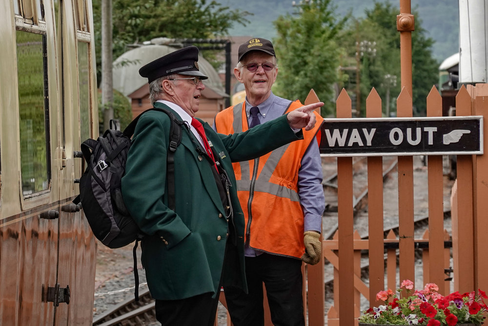 The boss arrives and gets things sorted out. Everyone has their authentic uniform to keep things in period style. Shame about the out-of-era backpack, though. A Billingham-style rucksack would have been more in keeping. T he hat looks good, though.