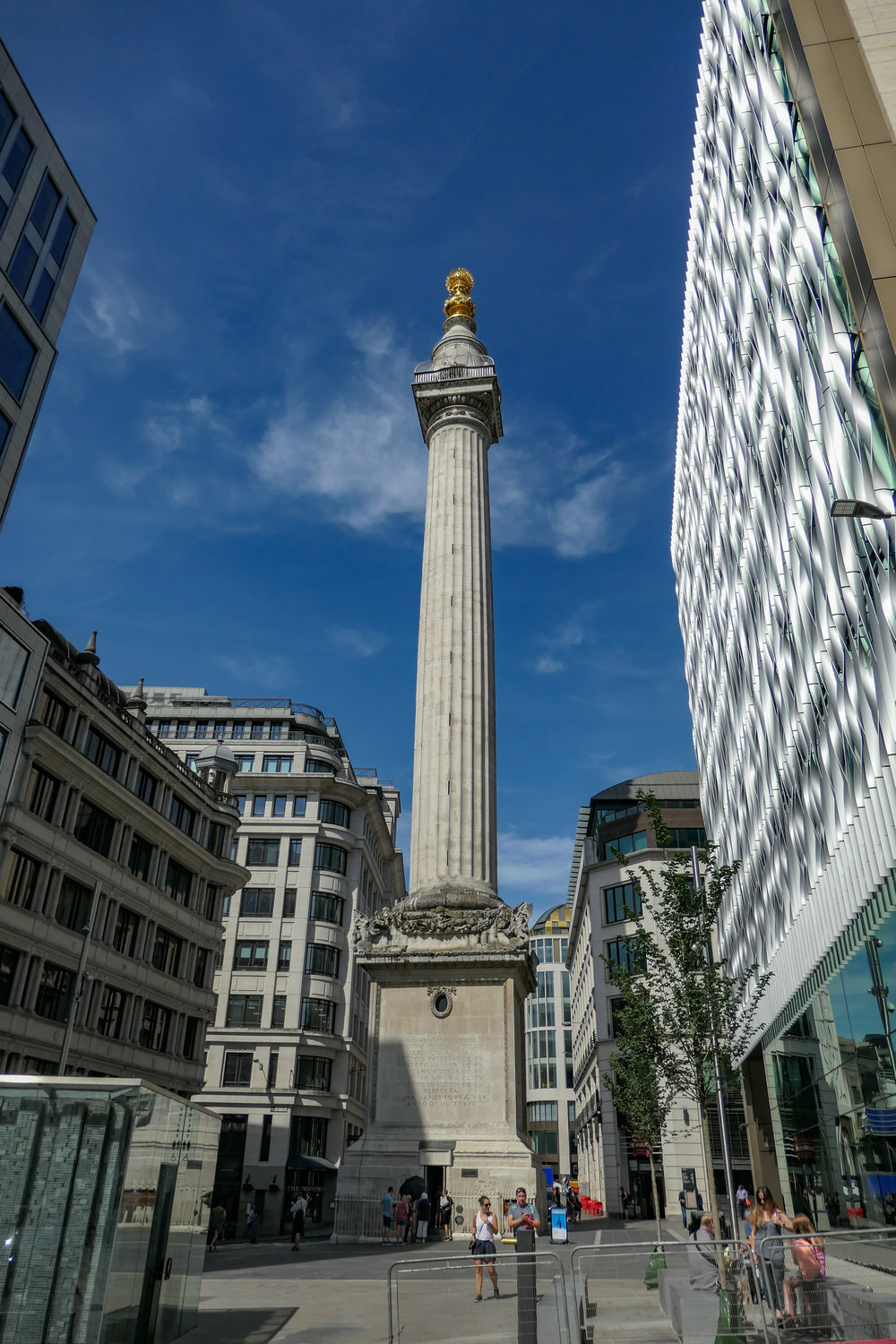 The Monument, erected to commemorate the Great Fire of London in 1666 — which started in nearby Pudding Lane — is now surrounded by the vibrant City of London and all its works. This is a good use for the 24mm widest angle available to C-Lux users (f/3.5, 1/2500s)