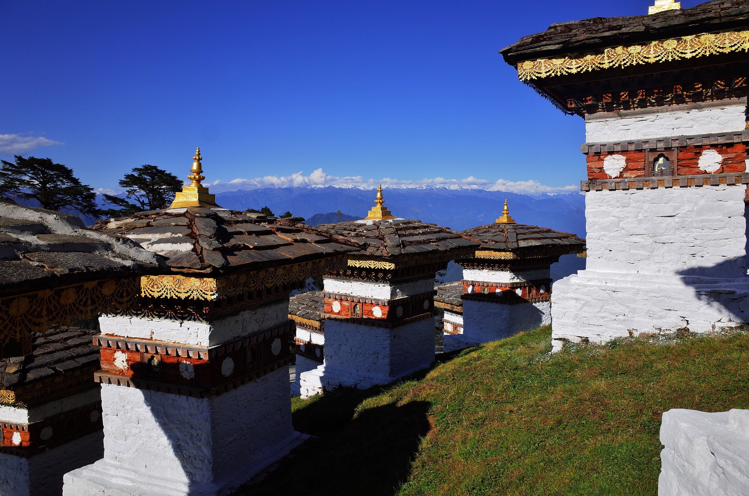   Stupas with a view on the Himayalan range (28mm)  