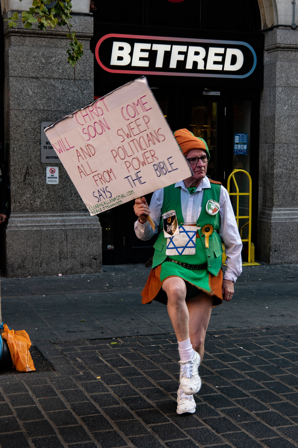 Just one word of warning about the Vario-Elmar: If you happen across dancing leprechauns in Chinatown, make sure you have dialled in sufficient speed, ‘cause there ain’t no stabilisation in this lens. I snapped this energetic reeler on aperture priority at 1/50s, too slow as it turned out. Auto ISO was set to 1x focal length but the minimum speed should have been higher. The Almighty would have had the shoelaces frozen in motion.