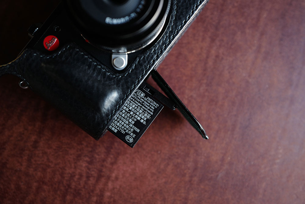 The CL case can be specified with a door to enable batteries and cards to be changed without removing the case from the camera