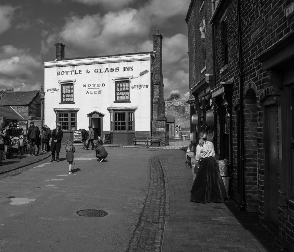  The Bottle & Glass Inn, transposed from the Midlands to the North East to accommodate Stan & Ollie on their visit to Newcastle. No wonder they weren