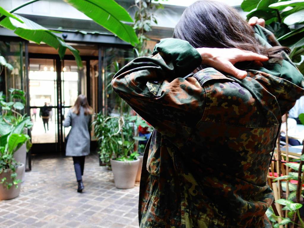 Going, going, gone: three people in the process of leaving, or having left, a restaurant. The big person on the right is our friend Colombe, but the feeling, the theme, is of “going away”.